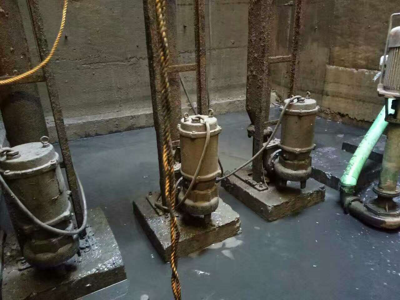 兴文污水池清理