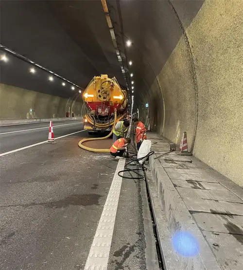 兴文隧道排水渠清淤